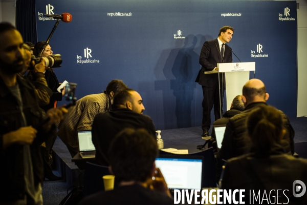 Reunion chez les republicains, au lendemain du 1er tour de l  election presidentielle.