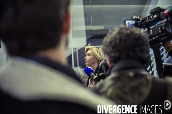 Reunion chez les republicains, au lendemain du 1er tour de l  election presidentielle.