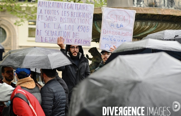 Manifestation contre la menace d une fermeture administrative de six mois de la mosquee de pessac