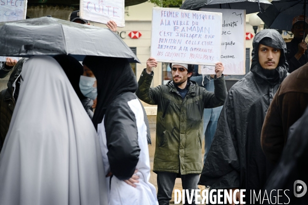 Manifestation contre la menace d une fermeture administrative de six mois de la mosquee de pessac