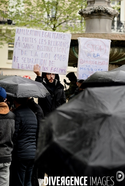 Manifestation contre la menace d une fermeture administrative de six mois de la mosquee de pessac