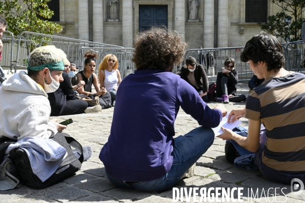 Les étudiants se mobilisent devant la Sorbonne avant le 2er tour à l élection présidentielle 2022.