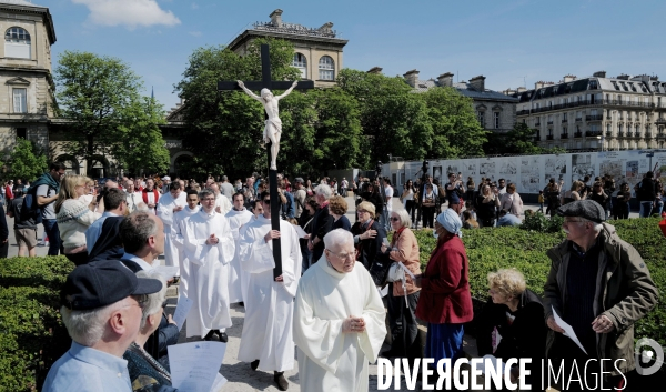 Le Vendredi saint célébré à Notre Dame