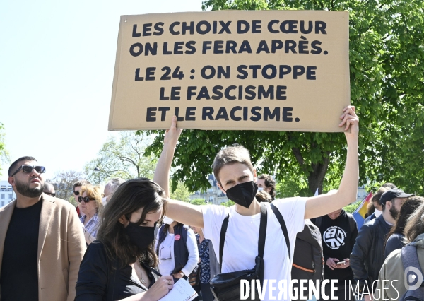 Manifestation entre les 2 tours, contre l extreme droite, le racisme, le fascisme.