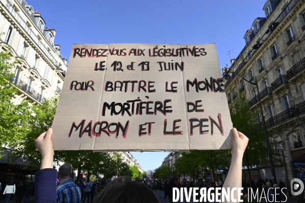 Manifestation entre les 2 tours, contre l extreme droite, le racisme, le fascisme.