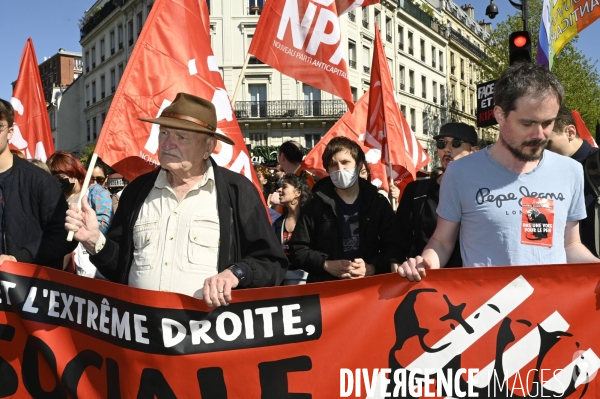 Manifestation entre les 2 tours, contre l extreme droite, le racisme, le fascisme.