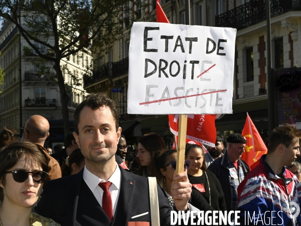 Manifestation entre les 2 tours, contre l extreme droite, le racisme, le fascisme.