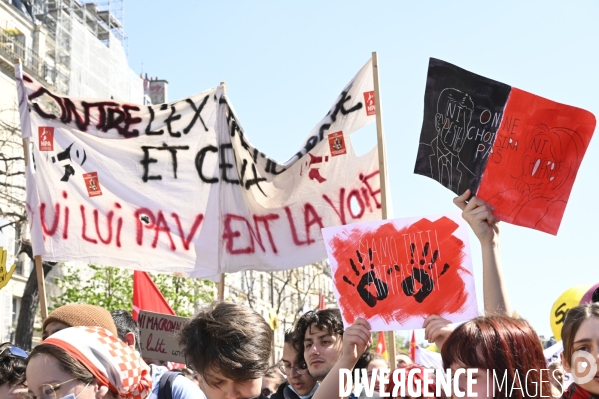 Manifestation entre les 2 tours, contre l extreme droite, le racisme, le fascisme.