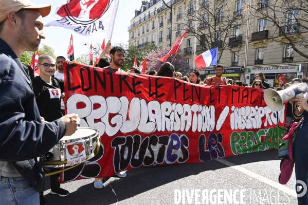 Manifestation entre les 2 tours, contre l extreme droite, le racisme, le fascisme.