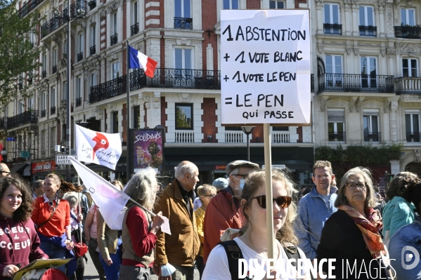 Manifestation entre les 2 tours, contre l extreme droite, le racisme, le fascisme.