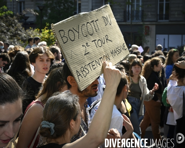 Manifestation entre les 2 tours, contre l extreme droite, le racisme, le fascisme.