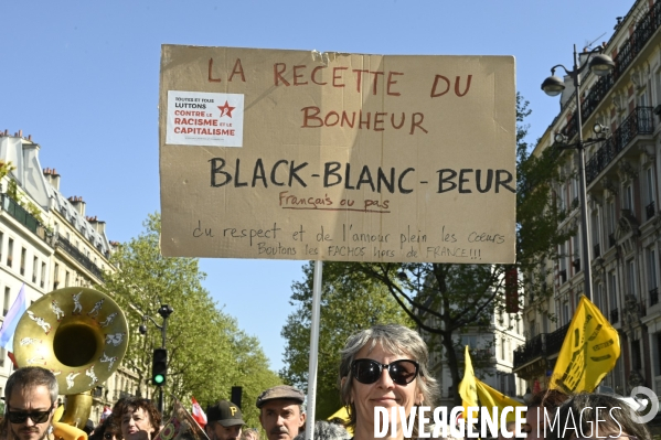 Manifestation entre les 2 tours, contre l extreme droite, le racisme, le fascisme.