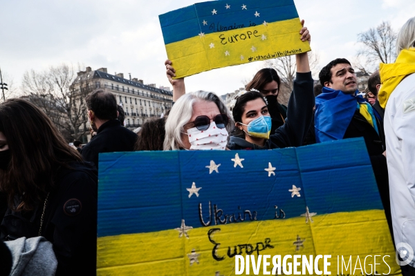 PARIS - Rassemblement pour l Ukraine et contre l invasion Russe