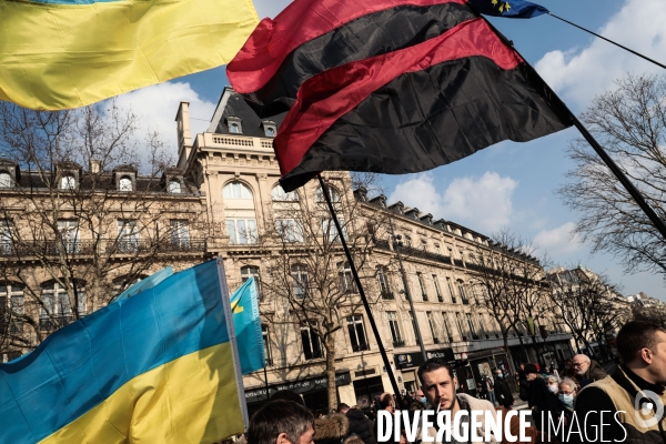 PARIS - Rassemblement pour l Ukraine et contre l invasion Russe