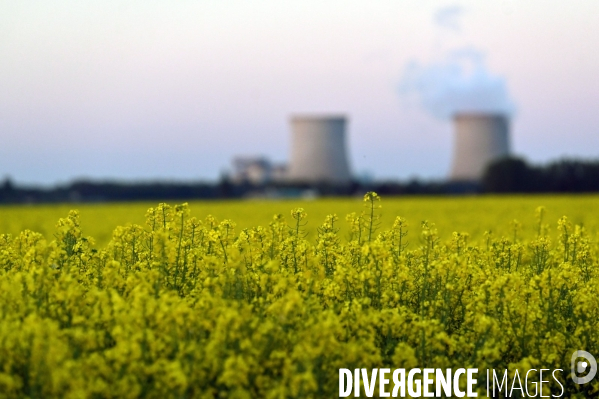 Centrale nucléaire de Saint-Laurent-des-Eaux au clair de Lune