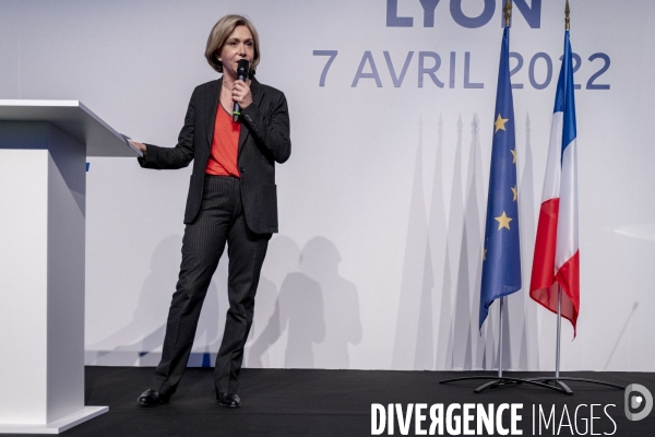 Dernier meeting de Valérie Pécresse avnt le 1er tour de l élection présidentielle/