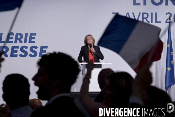 Dernier meeting de Valérie Pécresse avnt le 1er tour de l élection présidentielle/