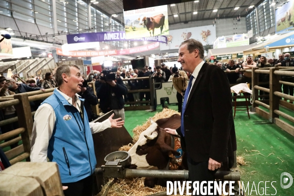 Dupont Aignan au salon de l Agriculture