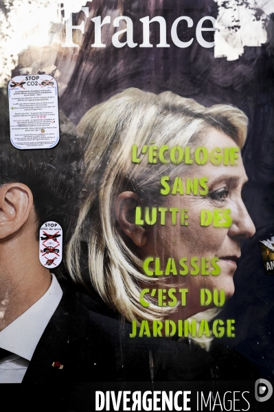 Graffitis politiques des militants écologistes d Extinction Rebellion, entre les 2 tours de l election présidentielle 2022 Macron/Le Pen. Blocage.  L inévitable Rébellion .  Politics graffitis by activists of Extinction