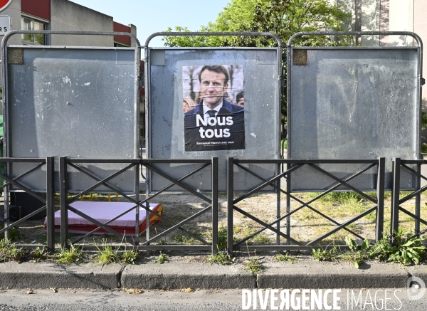 Affichage critique des candidats à l election présidentielle 2022. Politics graffitis