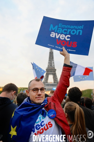 Emmanuel Macron au champ de mars pour fêter sa victoire à l élection présidentielle 2022