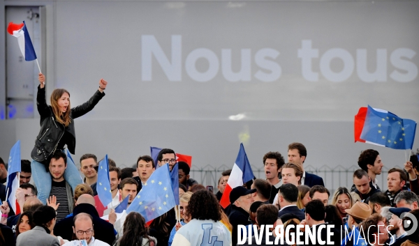 Emmanuel Macron au champ de mars pour fêter sa victoire à l élection présidentielle 2022