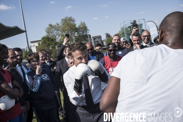 Déplacement d Emmanuel Macron à Saint-Denis