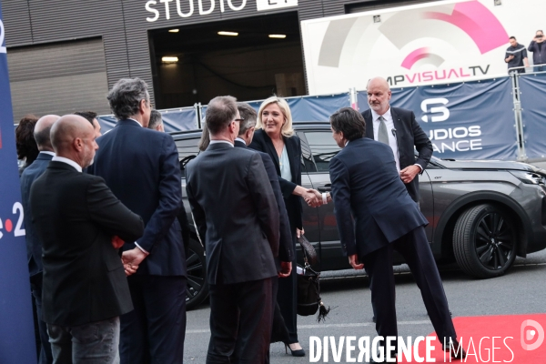 Arrivees des candidats pour le debat macron-le pen