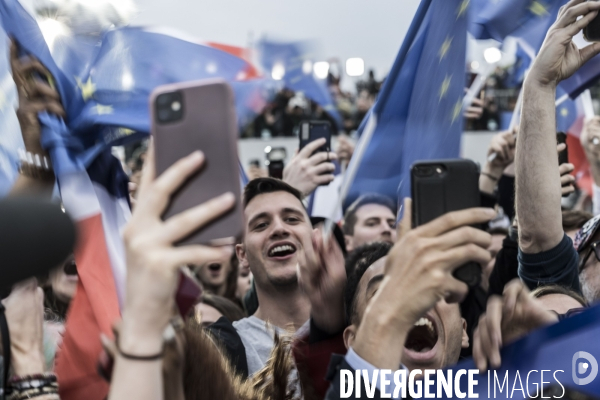 Emmanuel Macron réélu, au Champs de Mars.