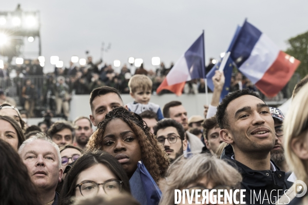 Emmanuel Macron réélu, au Champs de Mars.