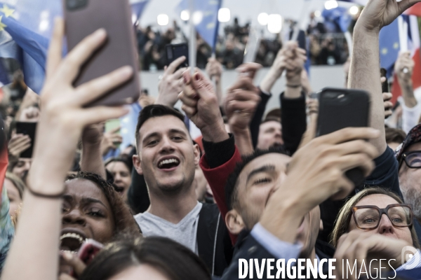 Emmanuel Macron réélu, au Champs de Mars.