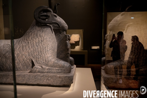 Pharaon des deux terres au musée du Louvre.