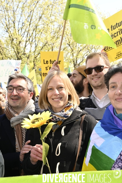 Europe Ecologie les Verts à la Marche pour le futur 2022, le 9 avril à Paris. Walk for the future.