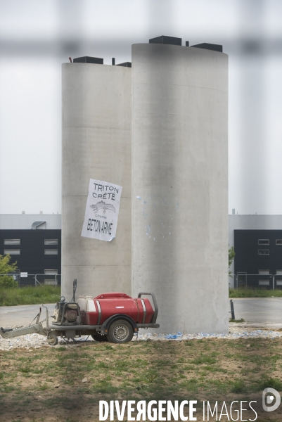 Saclay, les militants écologistes dénoncent l urbanisation.