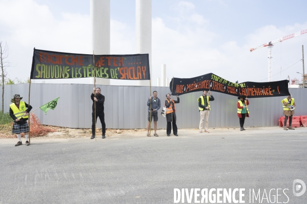 Saclay, les militants écologistes dénoncent l urbanisation.