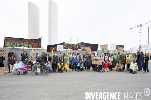 Saclay, les militants écologistes dénoncent l urbanisation.