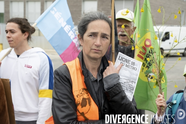 Saclay, les militants écologistes dénoncent l urbanisation.