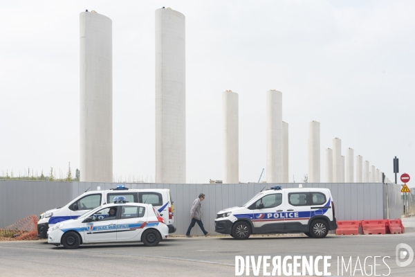 Saclay, les militants écologistes dénoncent l urbanisation.