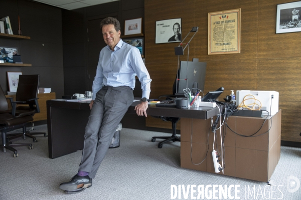 Geoffroy Roux de Bézieux président du MEDF, dans son bureau.