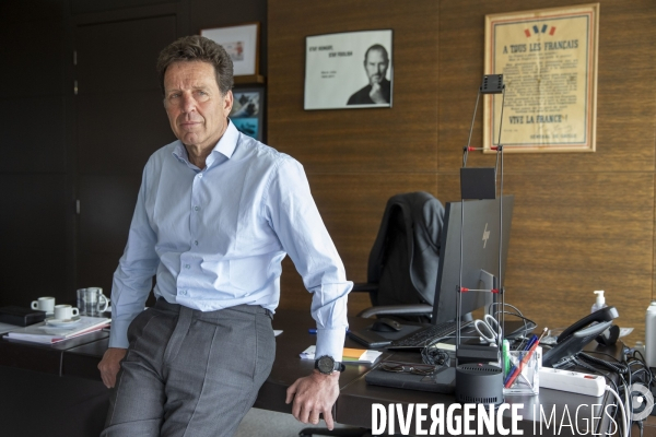 Geoffroy Roux de Bézieux président du MEDF, dans son bureau.