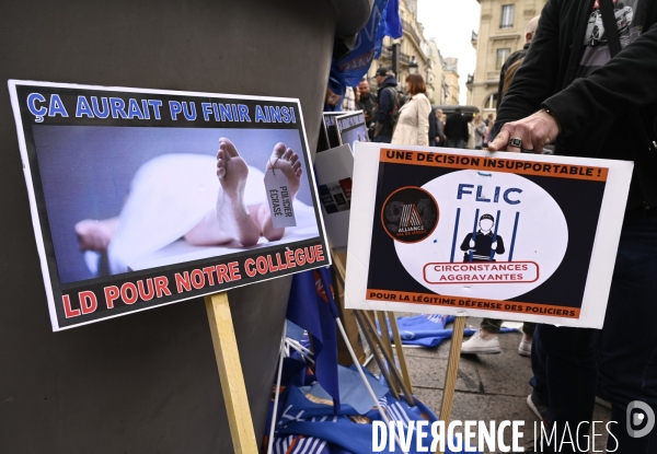 Rassemblement de forces de l ordre, en soutien à un collègue mis en examen pour  homicide volontaire  . Demonstration called by police.