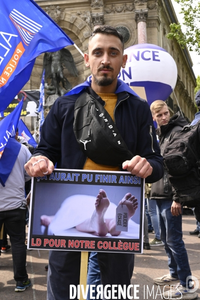 Rassemblement de forces de l ordre, en soutien à un collègue mis en examen pour  homicide volontaire  . Demonstration called by police.