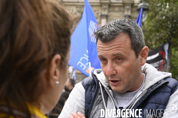 Fabien Vanhemelryck, secrétaire général du syndical ALLIANCE police Nationale, conteste la mise en examen d un policier pour  homicide volontaire  . Secretary General of National Police Alliance,