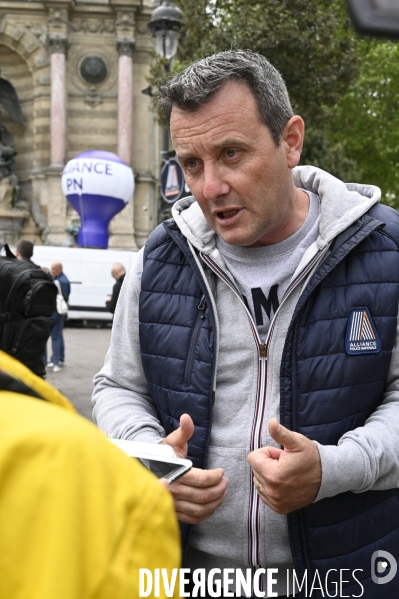 Fabien Vanhemelryck, secrétaire général du syndical ALLIANCE police Nationale, conteste la mise en examen d un policier pour  homicide volontaire  . Secretary General of National Police Alliance,