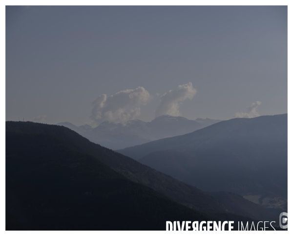 Le long de la Transbassealpine Digne-Nice ( le vide grenier )