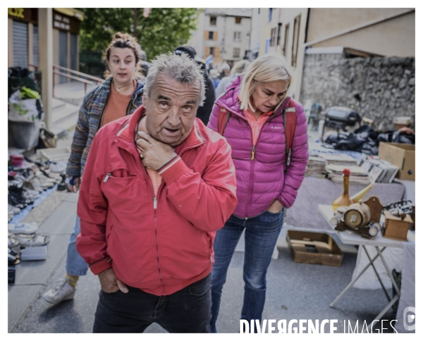 Le long de la Transbassealpine Digne-Nice ( le vide grenier )