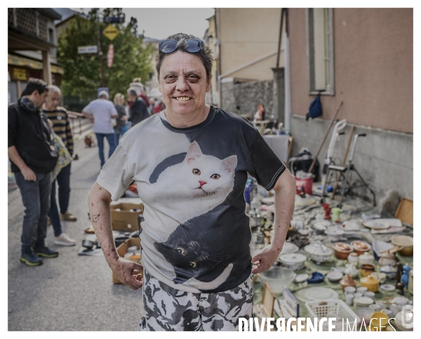 Le long de la Transbassealpine Digne-Nice ( le vide grenier )