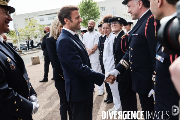 Emmanuel macron a l hopital percy des armees