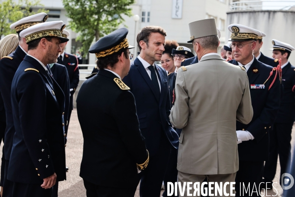 Emmanuel macron a l hopital percy des armees