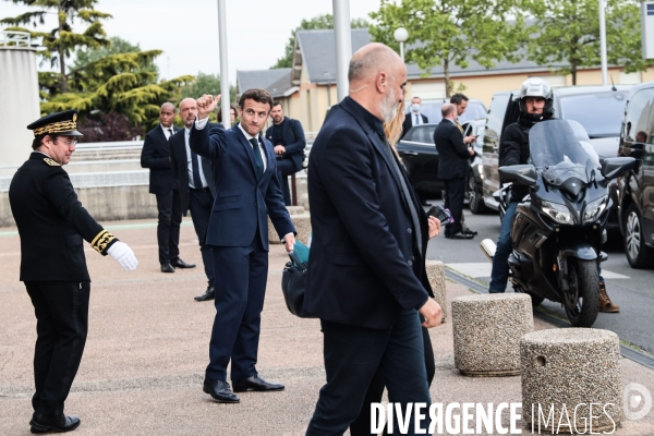 Emmanuel macron a l hopital percy des armees